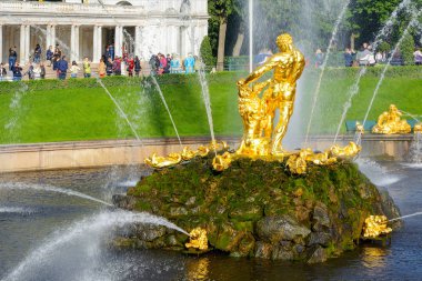 Peterhof, Rusya Federasyonu-Ağustos 27, 2017: Çeşme 