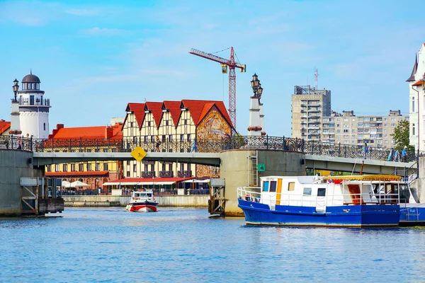 Kalininingrad Rusia Agosto 2017 Puente Jubilar Sobre Río Pregola Pueblo —  Fotos de Stock