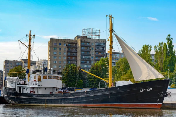 Kalininingrad Rusia Agosto 2017 Arrastrero Pesquero Medio Srt 129 Embankment —  Fotos de Stock