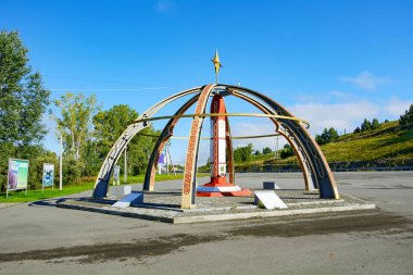  Altay Cumhuriyeti, Rusya-Eylül 5, 2018: Stela altay, kalp tchuisky karayolu, Altay Cumhuriyeti, Rusya Avrasya'nın Hatıra işareti