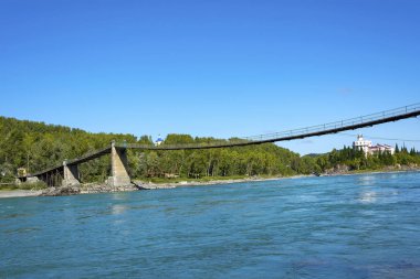 Eski Aysky asma köprü Katun Nehri yakınındaki Aya Köyü, Altay Kray