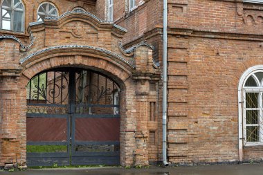 Biysk, kapıları Sibirya Ticaret Bankası, Altay Kray eski binanın cephe bir parçası