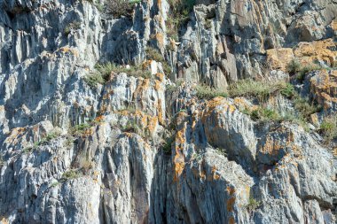 Sıra dışı doku kaya. Tom Sibirya nehir kıyısında Nikolsky Tutalsky kayalar