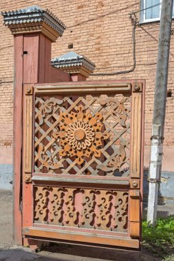 Tarihi merkezi, Mariinsk, Kemerovo bölgesi eski ahşap kapı