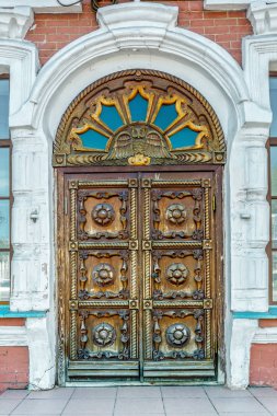 Eski açık kapı binanın eski hazine, Mariinsk, Kemerovo bölgesi içinde