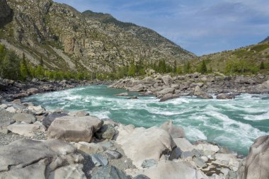 Eşik görünümü Nehir katun üzerinde Ilgumen
