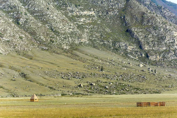 Tradiční obydlí národů Altaj — Stock fotografie