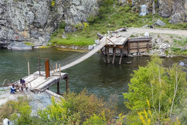 山河上的悬索桥 — 图库照片