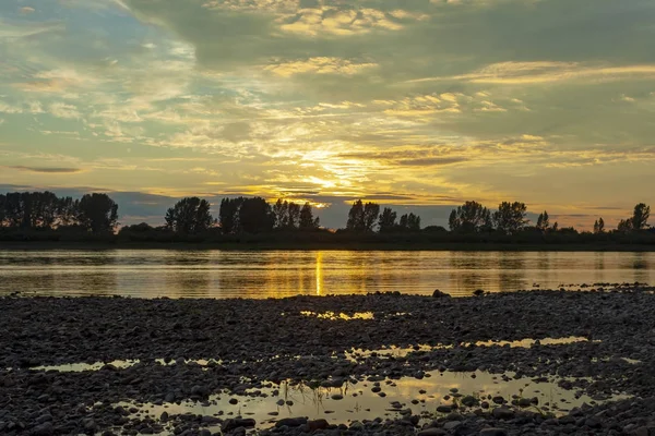 トム川の美しい夏の夕日 — ストック写真