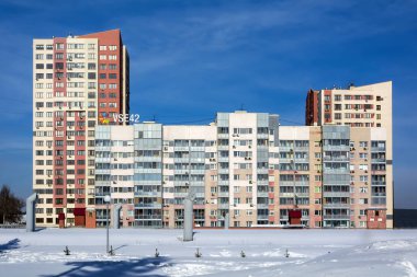 Kemerovo, bir kış gününde yeni ilçe görünümü