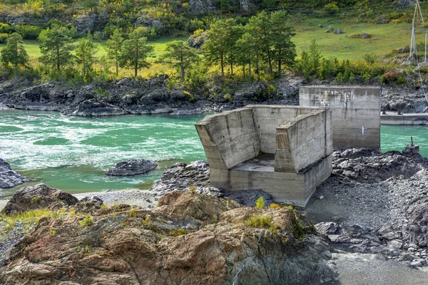 Unfinished dam of Katun hydroelectric power station — Stock Photo, Image