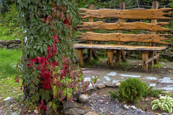 Romantic place in a beautiful garden — Stock Photo, Image