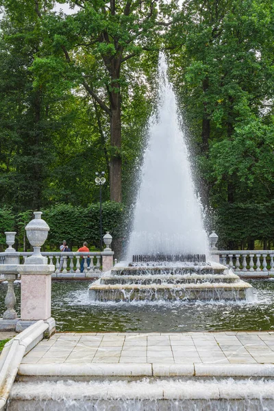 Peterhof Russland August 2019 Pyramidenbrunnen Unteren Park Peterhof Sankt Petersburg — Stockfoto