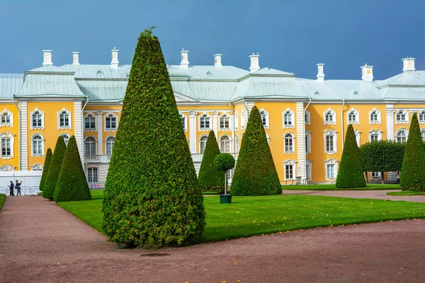 Peterhof Russia Agosto 2019 Veduta Del Gran Palazzo Dal Giardino — Foto Stock