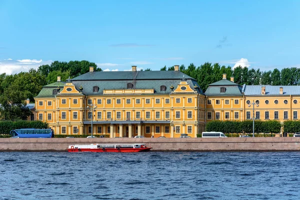 Sankt Petersburg Pałac Księcia Menszykowa Nabrzeżu Universitetskaya Jednym Miejsc Turystycznych — Zdjęcie stockowe