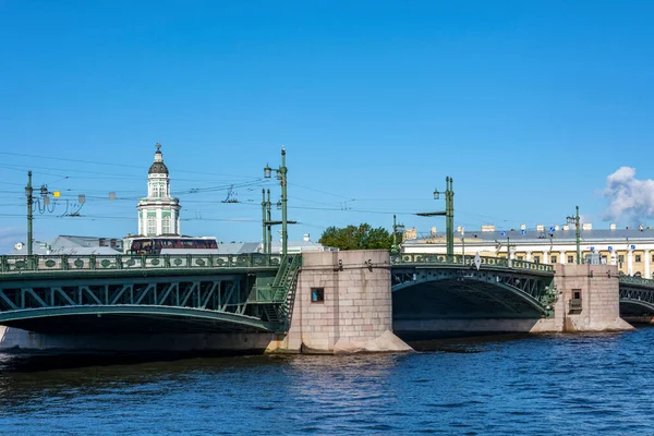 Санкт Петербург Дворцовый Мост Через Неву — стоковое фото