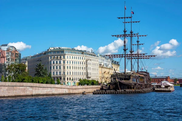 Sankt Petersburg Flytande Restaurang Nära Mytninskaja Vall Malaya Neva Floden — Stockfoto