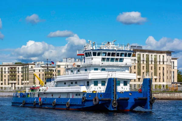 Sint Petersburg Het Duwschip Wateren Van Malaya Neva Rivier — Stockfoto