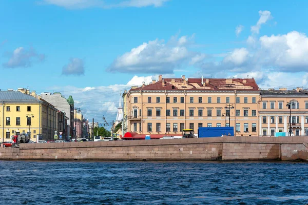 Petrohrad Pohled Nábřeží Poručíka Schmidta Blagoveshchenskově Mostě Typická Petrohradská Krajina — Stock fotografie