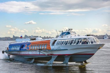 Saint Petersburg, Rusya-16 Ağustos 2019: Yolcu hovercraft Neva Körfezi, Saint Petersburg, Rusya