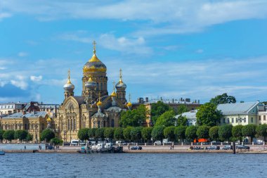 Aziz Petersburg, Teğmen Schmidt 'in Kozelsk Optina' daki Metochion varsayımının Kilisesi 'ndeki seddi manzarası, görkemli Katedral