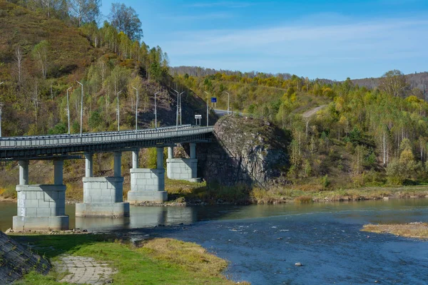 Puente Automóviles Sobre Río Kondoma Pueblo Mundybash Gornaya Shoria Región — Foto de Stock