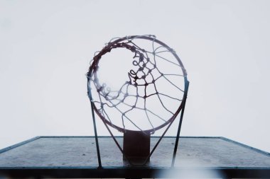 Sokak topu. Açık basketbol.