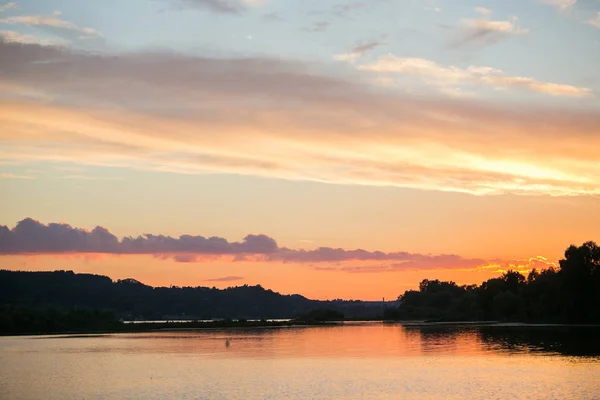 Landscape view of large river at sunset. — Stock Photo, Image