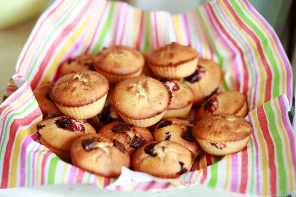 Muffins na mesa. Barra de doces — Fotografia de Stock