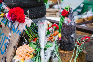 Kiev, Ukrayna - 05 Nisan 2014: şehrin harap merkezi, 2014 Ukrayna devriminden sonra Institutska sokak, Euromaidan Devrimi