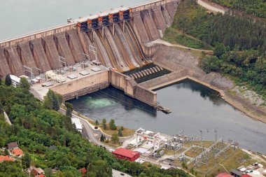 Hidroelektrik Santrali Drina Nehri üzerinde 