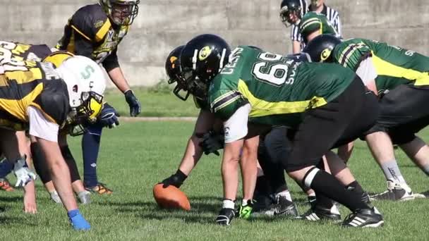 Joueurs Football Américains Sur Ligne Scrimmage — Video