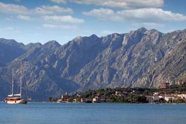 Kotor Körfezi Karadağ ile Yelkenli tekne yelken