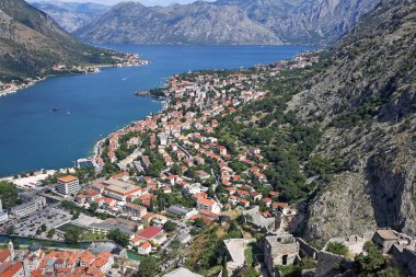 Kotor Körfezi ve kasaba Karadağ manzara 
