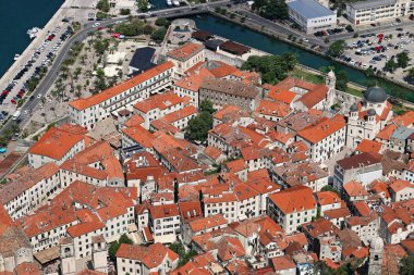 eski taş evler ve binalar Kotor şehir Karadağ Avrupa