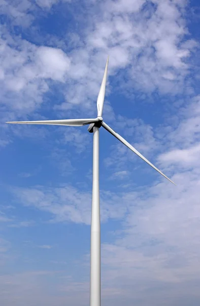 Wind Turbine Blauwe Hemel Met Wolken — Stockfoto