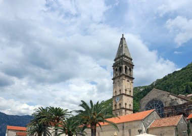 Saint Nicholas kilise kule Perast kasaba Karadağ