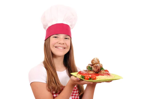 Όμορφο Ευτυχισμένο Κοριτσάκι Μάγειρας Μακαρόνια Και Κεφτέδες — Φωτογραφία Αρχείου