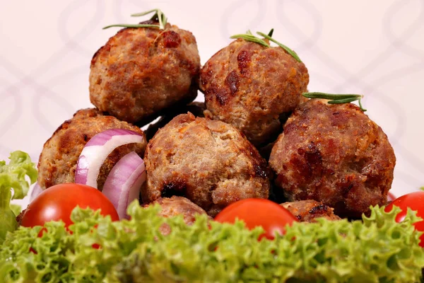 Almôndegas Com Tomate Salada Comida Caseira — Fotografia de Stock