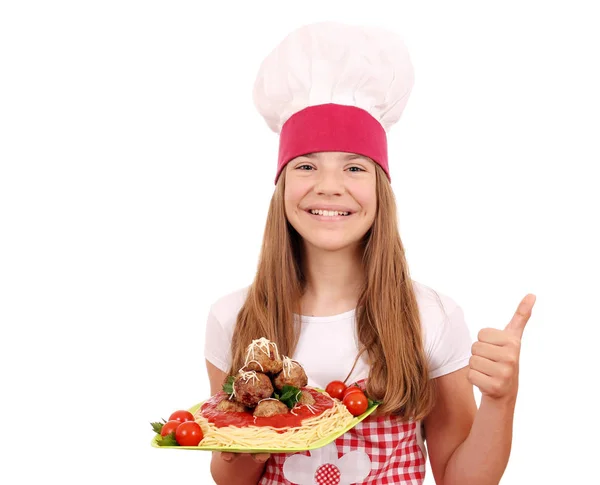 Lycklig Liten Flicka Koka Spaghetti Och Köttbullar Med Tummen Upp — Stockfoto