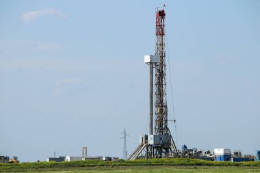 Kara petrol sondaj alanı madencilik sektörüne