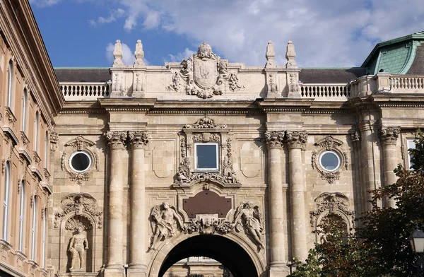 Будапешт Королівський Замок Дворик Ворота Входу — стокове фото