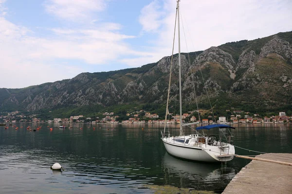 Velero Puerto Kotor Bay Montenegro — Foto de Stock