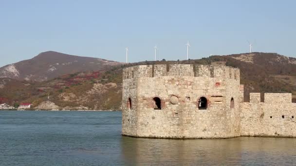 Fortaleza Golubac Danubio Otoño Serbia — Vídeo de stock