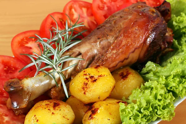 Rostad Kalkon Kycklingben Med Potatis Och Sallad För Thanksgiving Day — Stockfoto