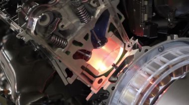 Araba vanalar ve piston çalışma hybrid motor