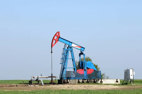 Presa Pompa Olio Oleodotto Sul Campo — Foto Stock