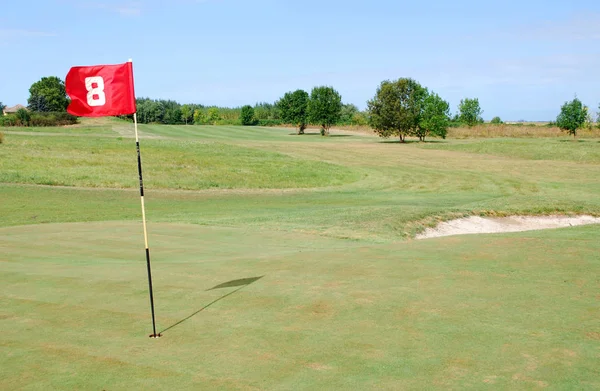 Piros Zászló Szám Nyolc Golfpálya — Stock Fotó