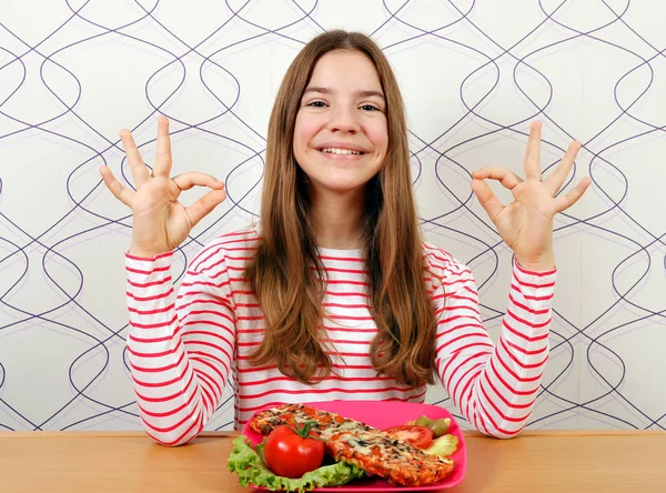 Feliz Chica Adolescente Con Sándwich Signo Mano —  Fotos de Stock