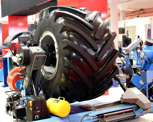 Tire Repair Service Giant Truck Tire — Stock Photo, Image